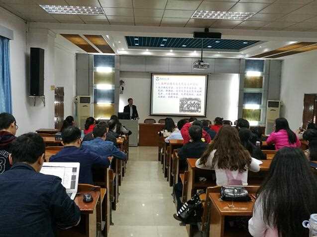 陈金龙教授做学术报告.jpg 陈金龙教授做学术报告.jpg